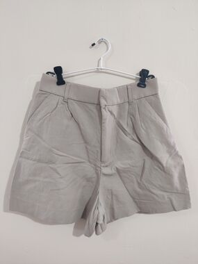 Zara Light Taupe Pleated High-Waist Women's Shorts
